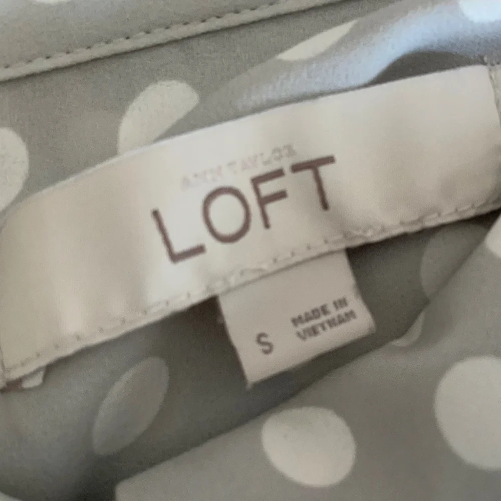 LOFT Grey White Polka Dot Silky Button Front Long Sleeve  Blouse SZ S